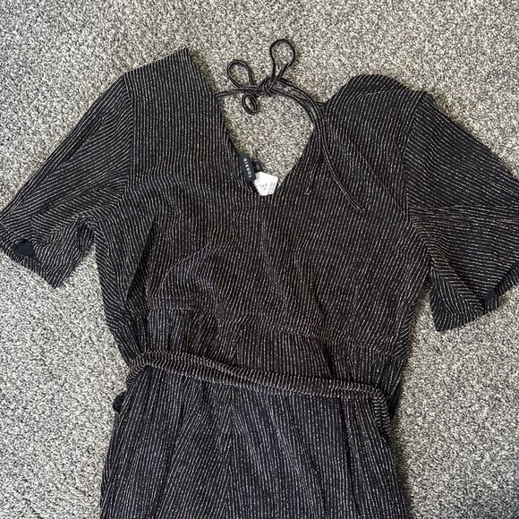 Torrid Black And Gold Cropped Pants Stretch Jumpsuit With Waist Belt. Size 1 NWT - Picture 8 of 8